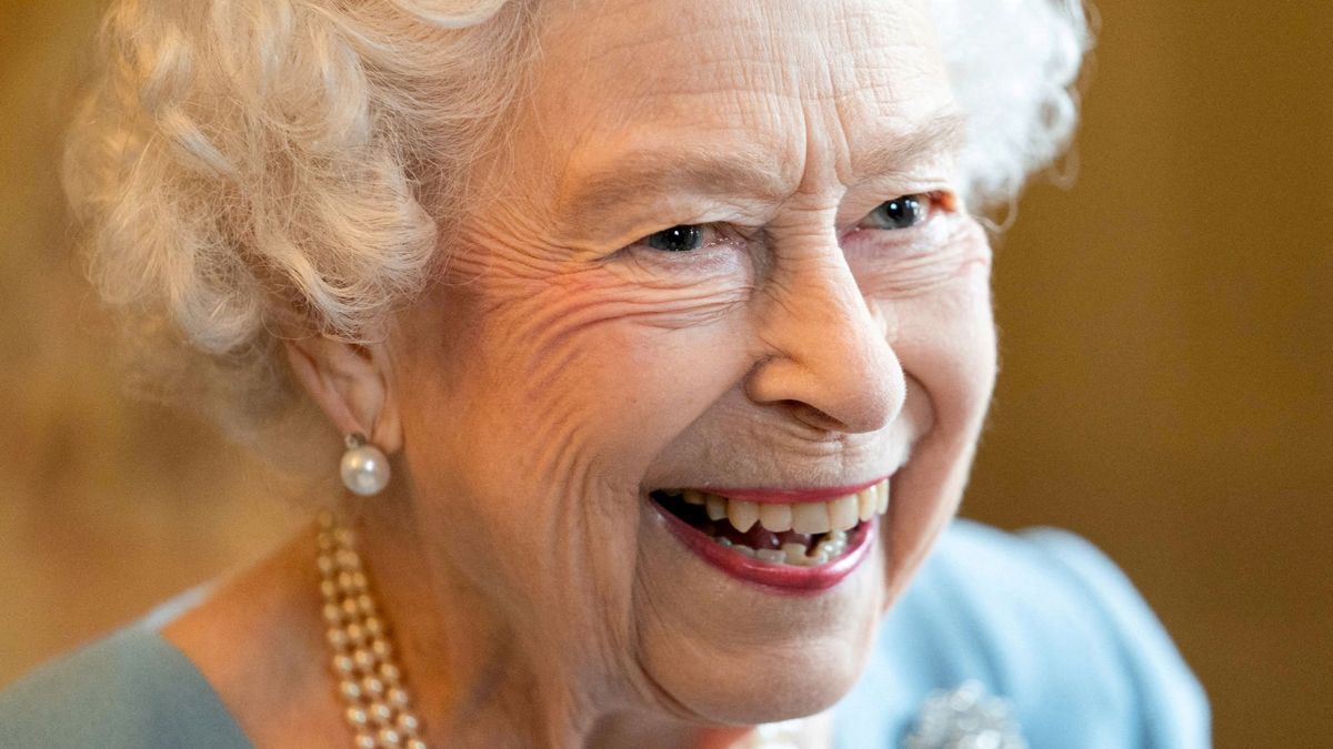 Queen tests positive for COVID after 'a number of cases ...