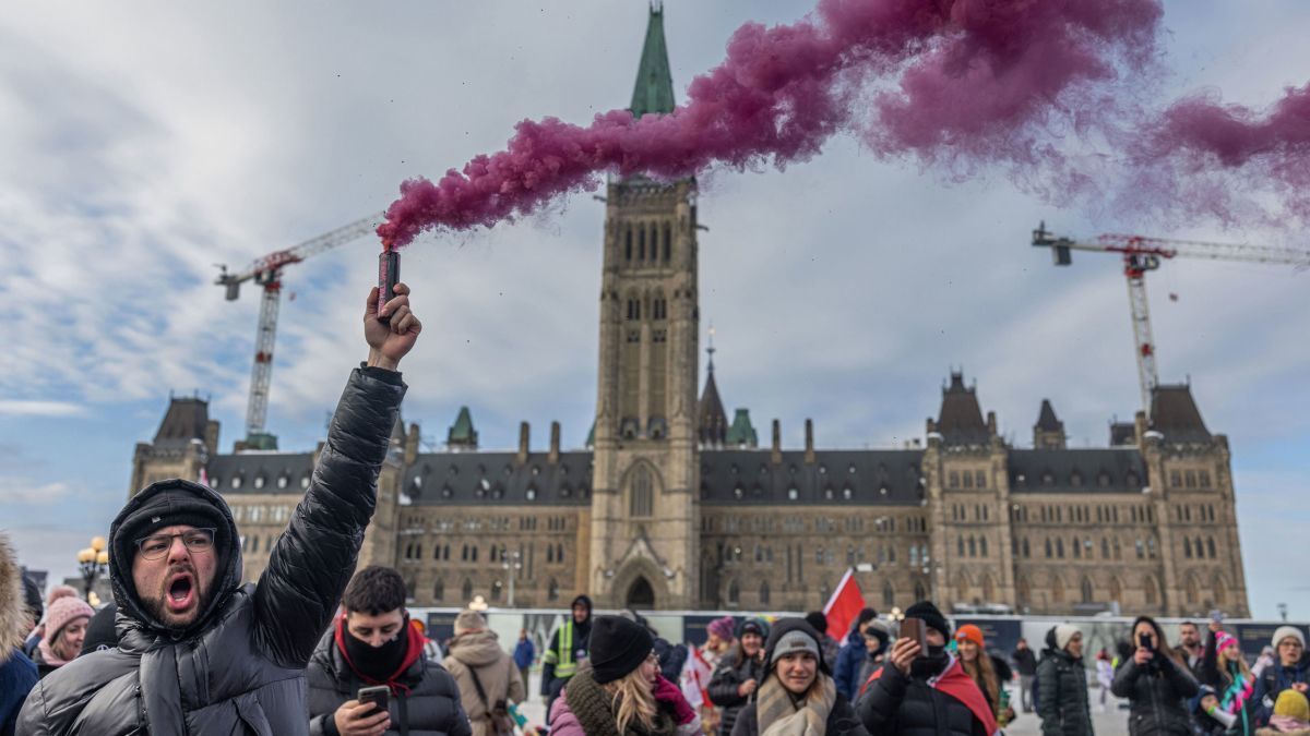 Truck drivers’ Covid protest puts Ottawa in state of ...